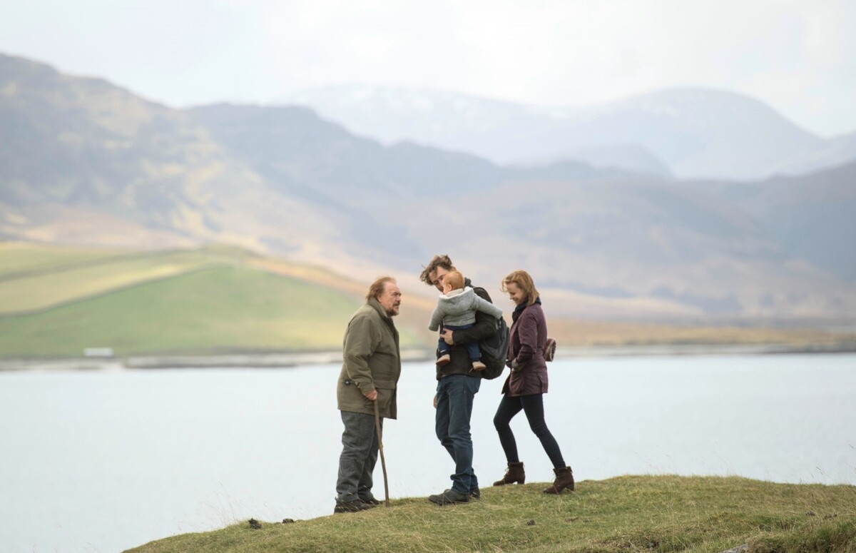 Thora Birch-cristal_lila