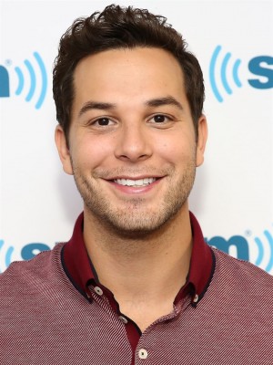 Skylar Astin